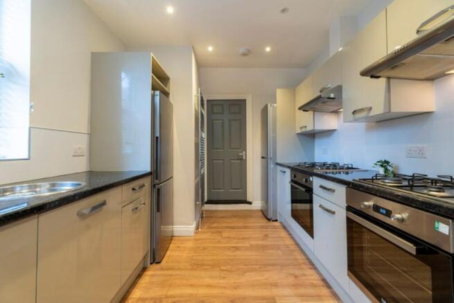 107CT - Kitchen