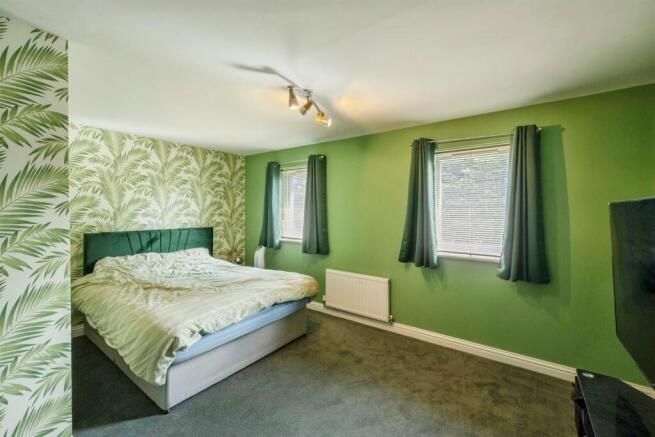 3 bed Terraced for sale Image 9
