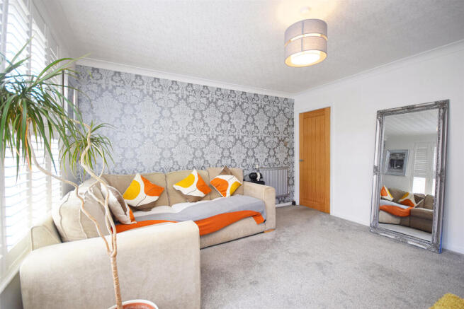 1 bed Apartment to rent Image 2