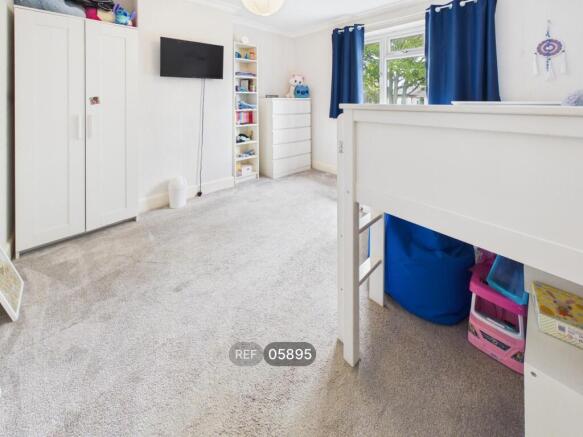 3 bed Semi-Detached to rent Image 10