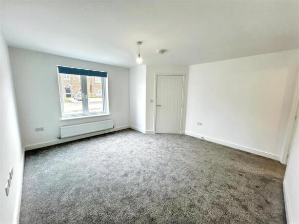 3 bed Semi-Detached to rent Image 4