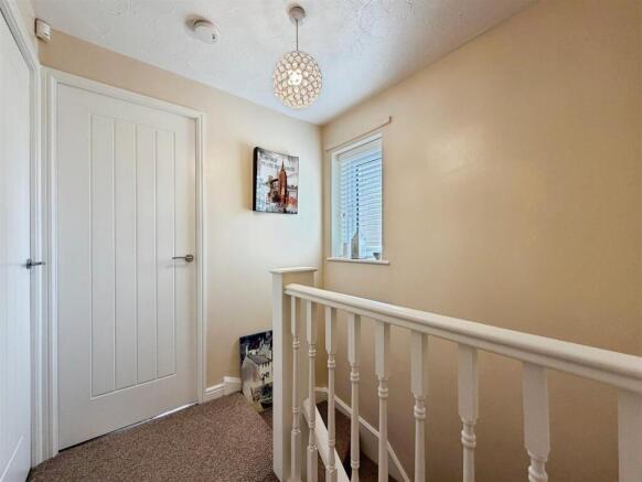3 bed Semi-Detached for sale Image 8