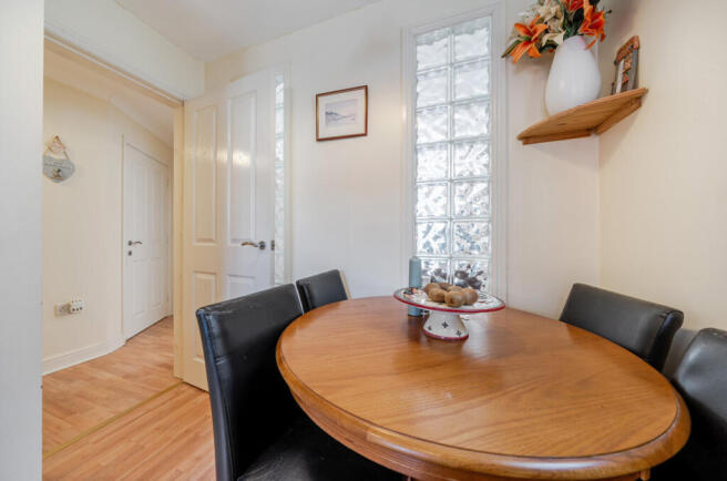 2 bed Flat for sale Image 9