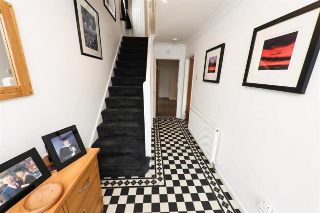 4 bed Semi-Detached for sale Image 6