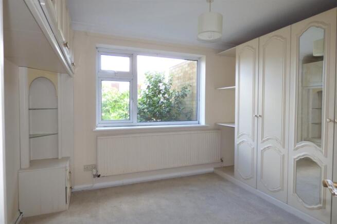 Milton Close, 2nd be
