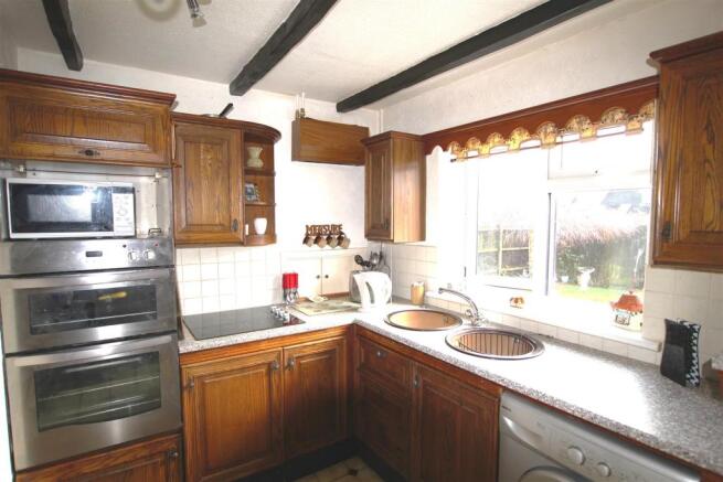 KITCHEN / BREAKFAST 