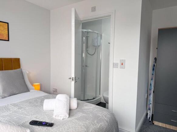 5 bed House to rent Image 9