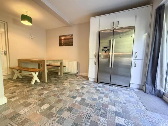 5 bed Town House for sale Image 11