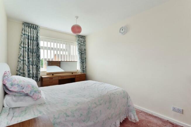 3 Rowland Close - (15).jpg