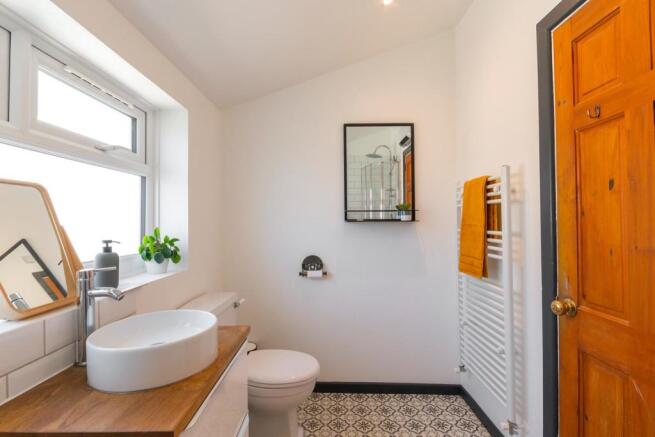 ENALSNHOJTS421 - Bathroom B.jpg