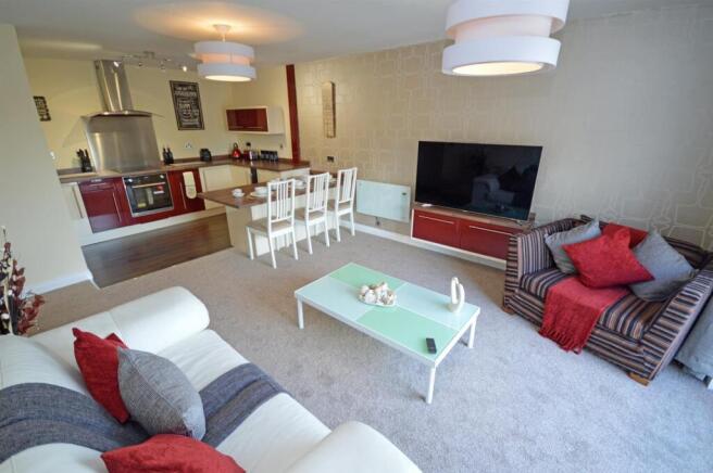 OPEN PLAN KITCHEN/LOUNGE