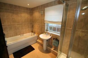 En suite to master