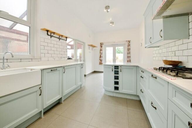 Glebe Road, London, N3 photo 4