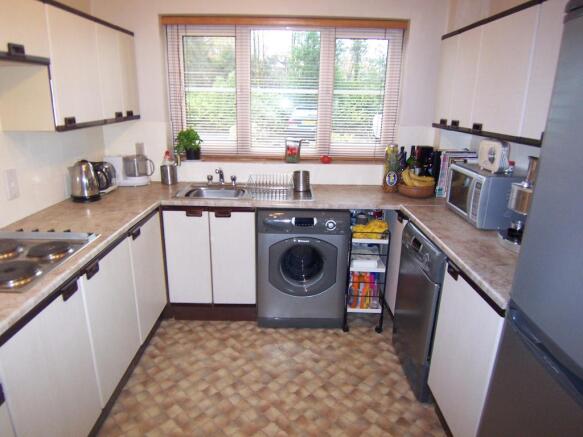 KITCHEN/BREAKFAST RM
