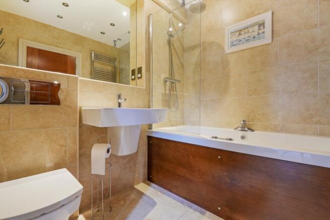 4 bed Detached for sale Image 12