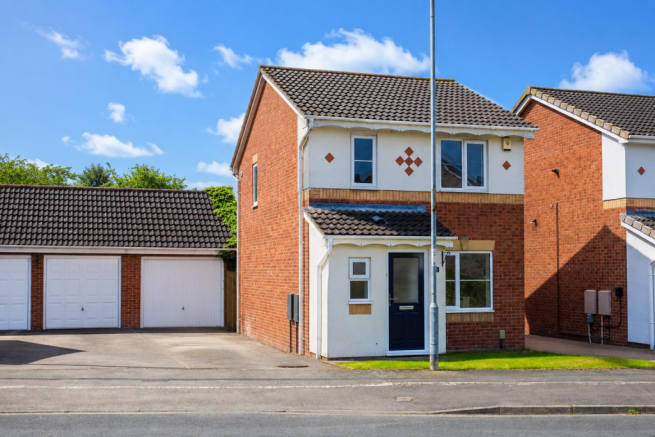 3 bed Detached for sale Image 3