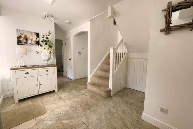 5 bed Detached for sale Image 9