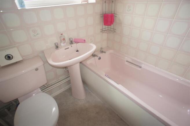 BATHROOM/WC