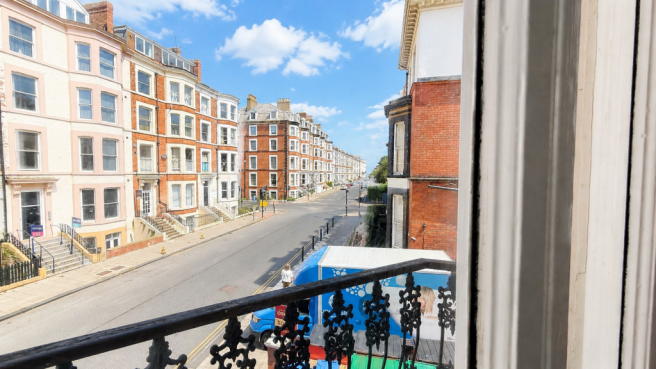 2 bed Flat for sale Image 6