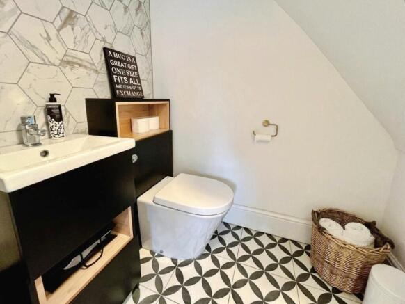 pbox-bathroom-331082.jpg