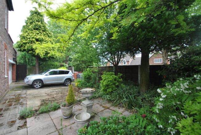 Side / Driveway