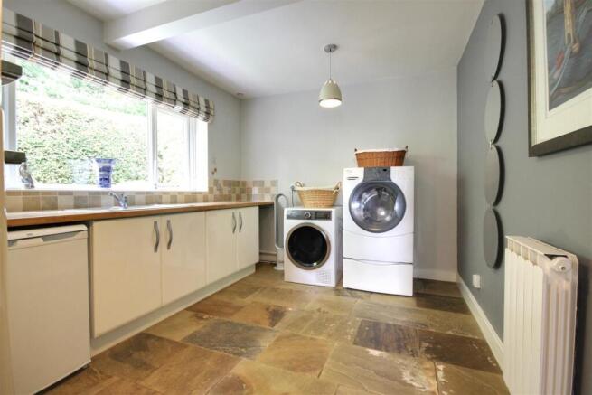 6 bed Detached for sale Image 7