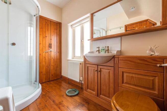 ensuite.jpg