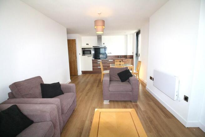 2 bed Apartment to rent Image 4