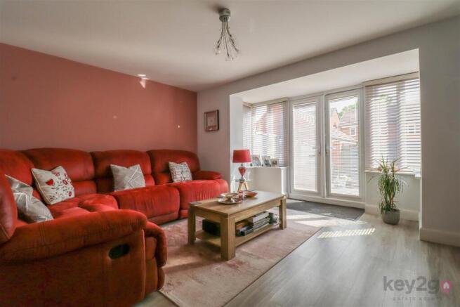 4 bed Semi-Detached for sale Image 5