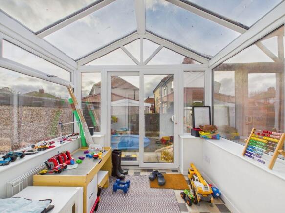 4 bed Semi-Detached for sale Image 6