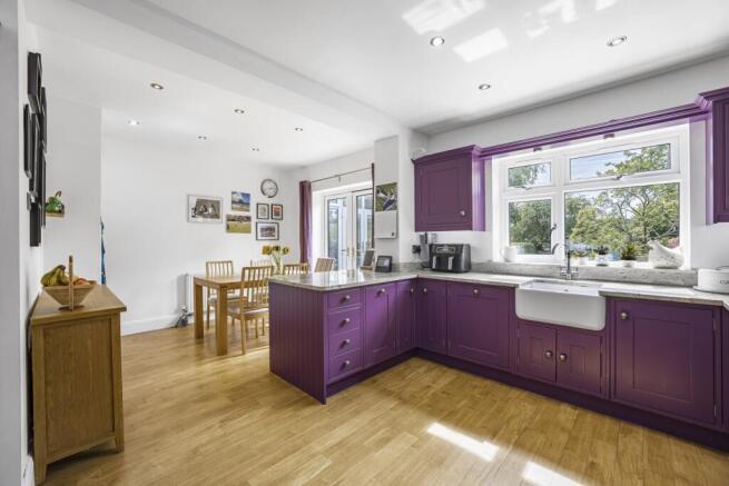 5 bed Semi-Detached for sale Image 9