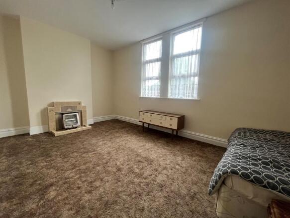 5 bed Terraced for sale Image 6