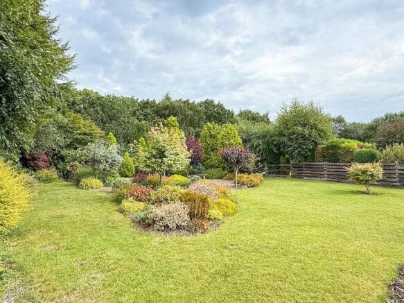 4 bed Bungalow for sale Image 12