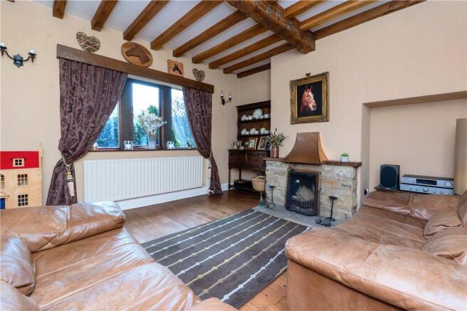 5 bed Detached for sale Image 7