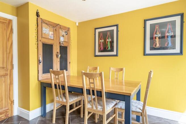 4 bed Town House for sale Image 6