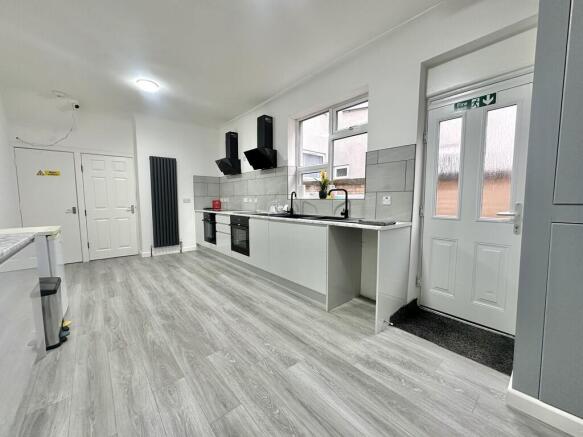 6 Bedroom Refurbished HMO photo 4