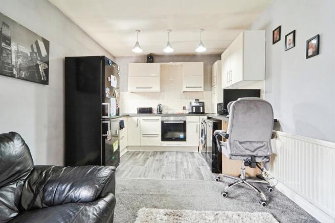 2 bed Apartment for sale Image 9