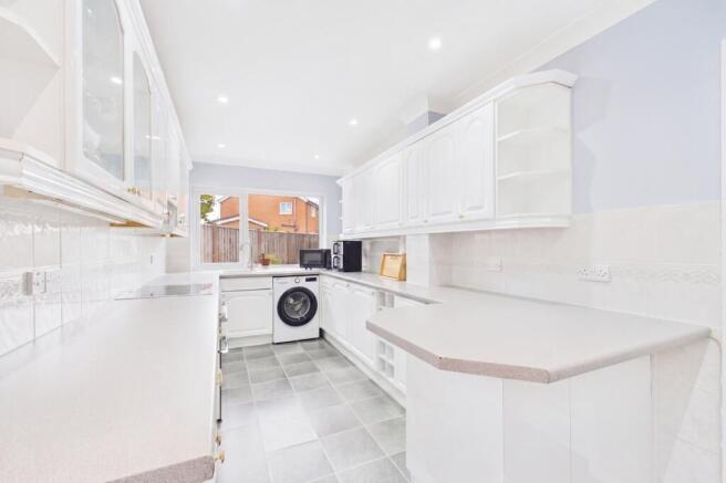 3 bed Semi-Detached for sale Image 6