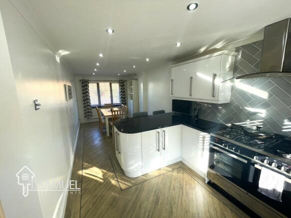 Kitchen 1.JPG