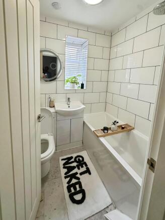 2 bed Terraced to rent Image 9