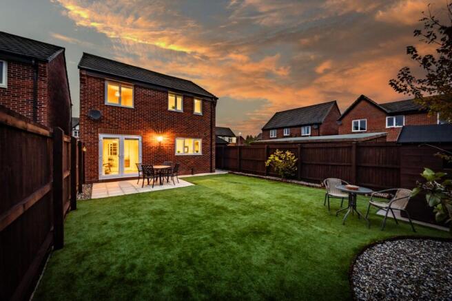 9 Wells Avenue, Lostock Gralam, Cheshire, CW9 7XR photo 2