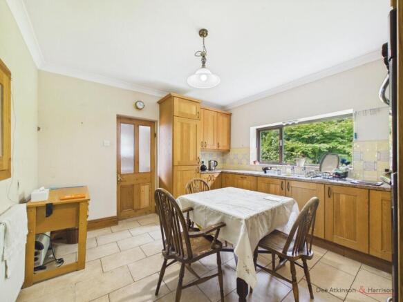 4 bed Detached for sale Image 10
