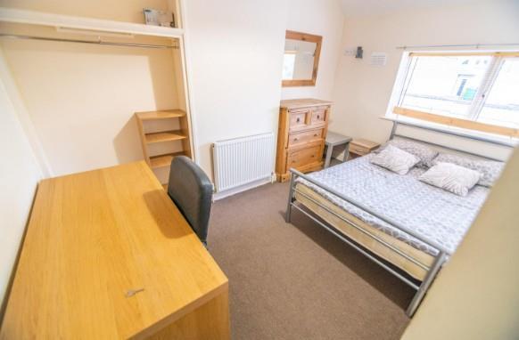 5 bed Semi-Detached for sale Image 7