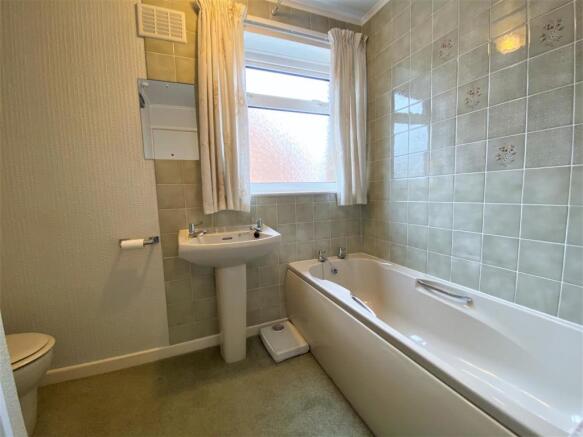 Family Bathroom 718