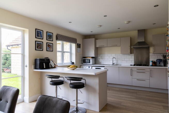 Groundstone Way, Corsham, SN13 photo 4