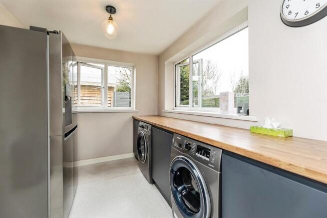 4 bed Detached for sale Image 11