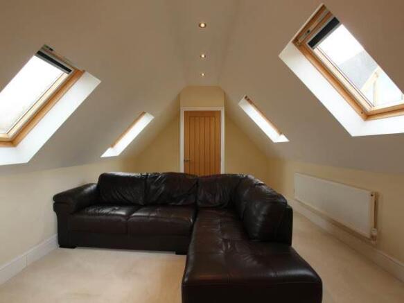 5th Bedroom/Lounge 2