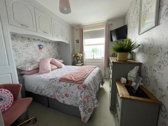 2 bed Apartment for sale Image 4