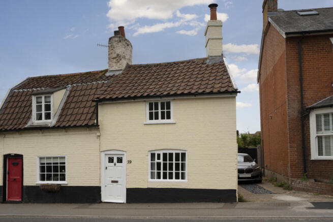 2 Bedroom Town Centre Cottage for Sale
