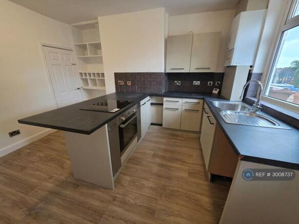 2 bed Terraced to rent Image 6